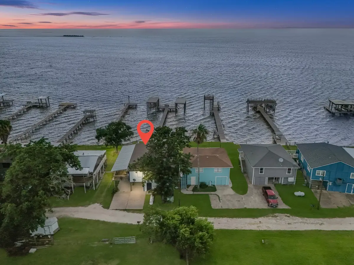 211 Captains Road, Anahuac, TX 77514 - #1