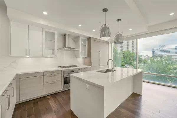 2047 Westcreek Lane #302, Houston, TX 77027