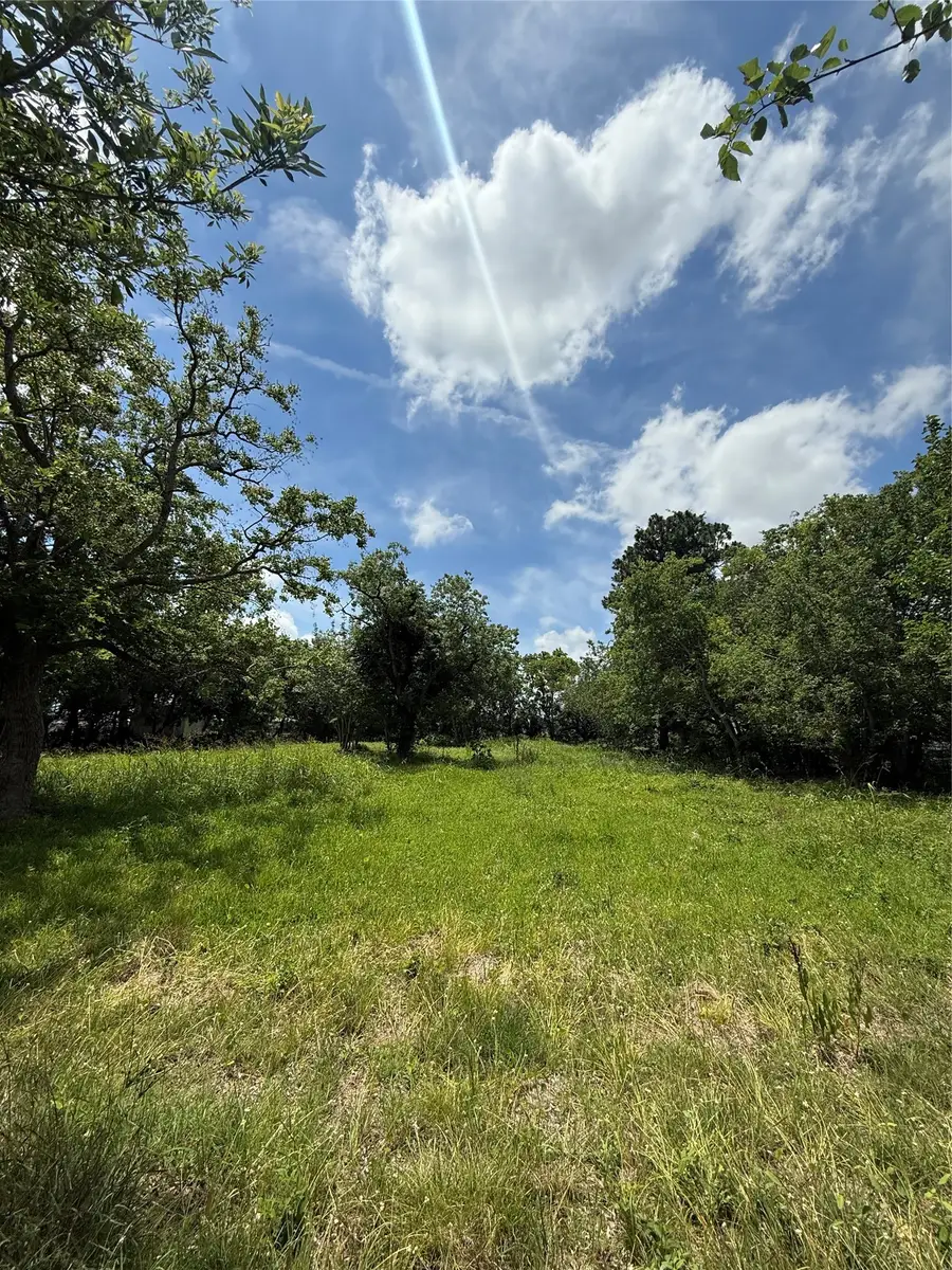 2929 2nd Avenue N, Texas City, TX 77590 - #3