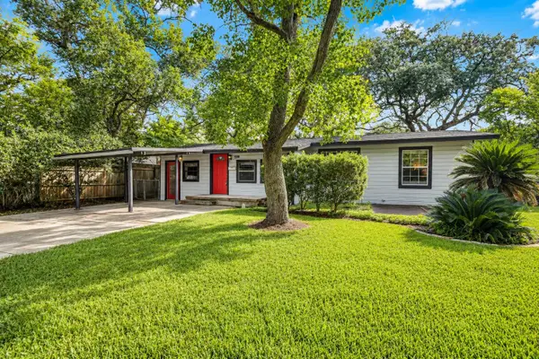 519 Magnolia Street, Lake Jackson, TX 77566