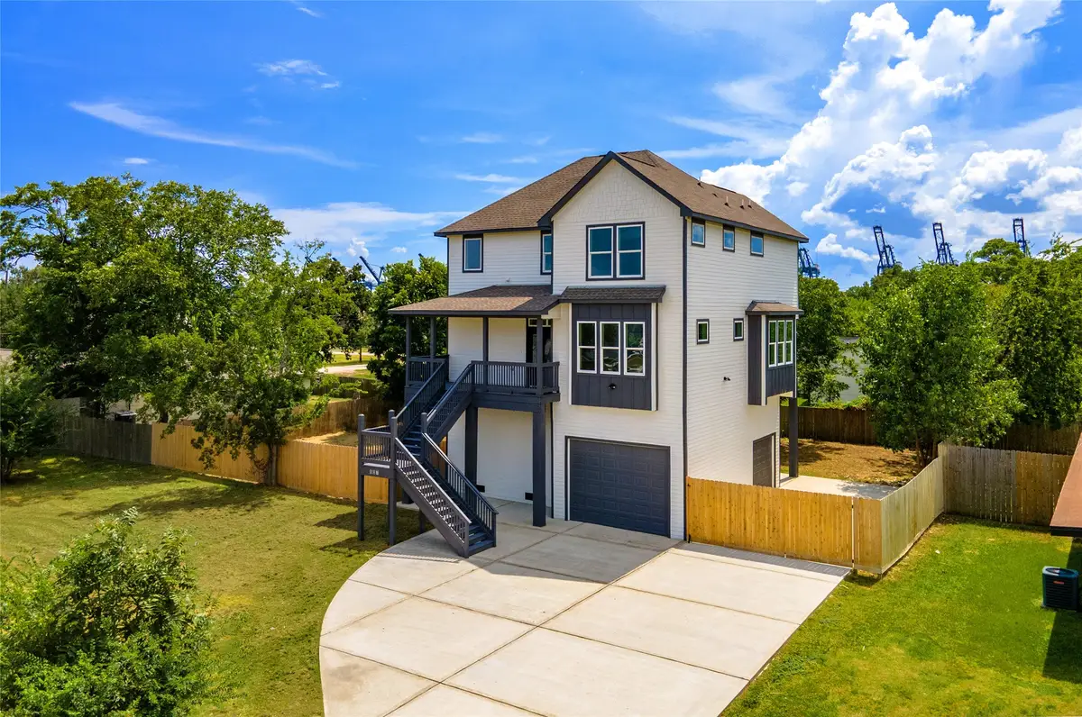 607 E Forest Avenue, Shoreacres, TX 77571 - #1