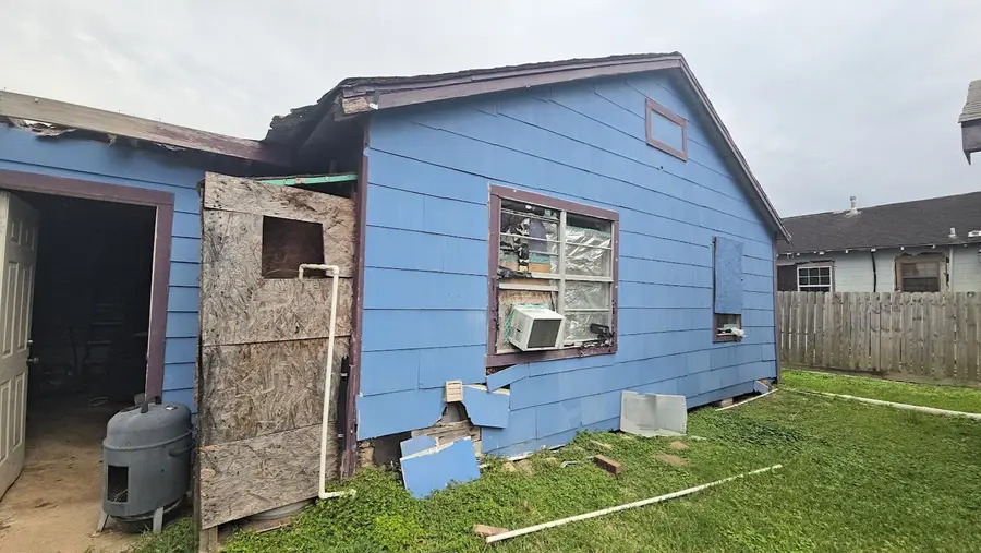 2418 Hill Avenue, Dickinson, TX 77539 - Image #2