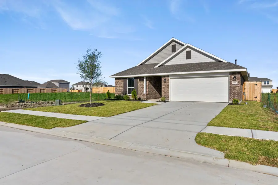 2075 W Emerald Lake Trail Circle, Dayton, TX 77535 - Image #2