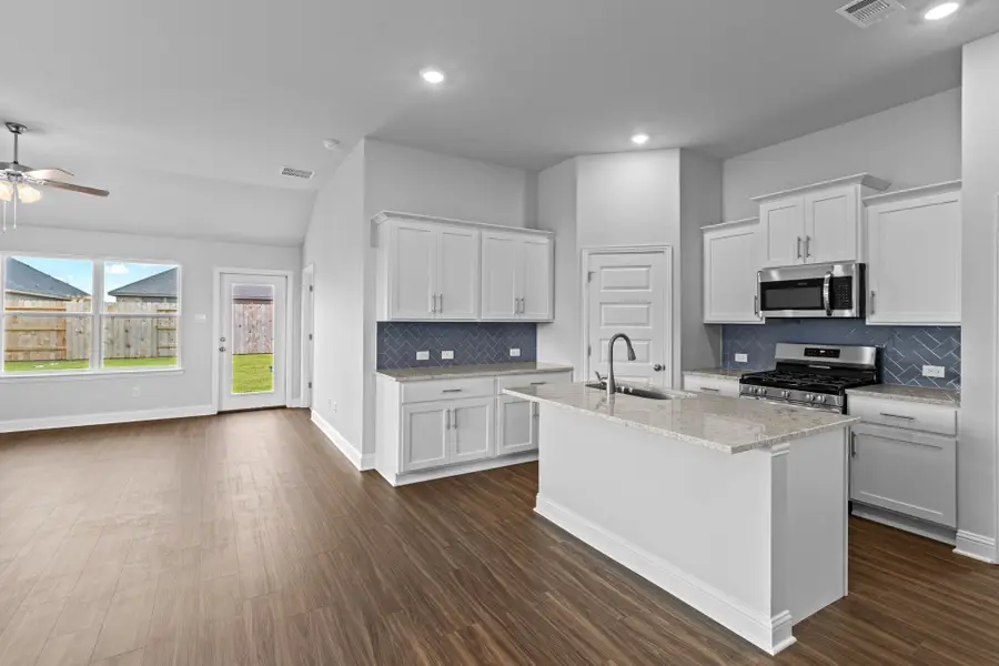 2075 W Emerald Lake Trail Circle, Dayton, TX 77535 - Image #3