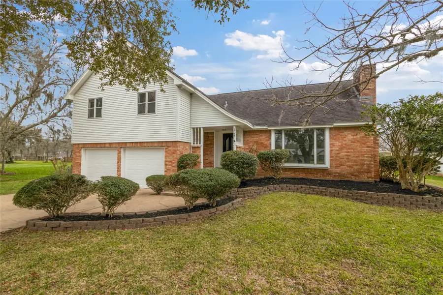 108 Woodland Road, Lake Jackson, TX 77566 - #2