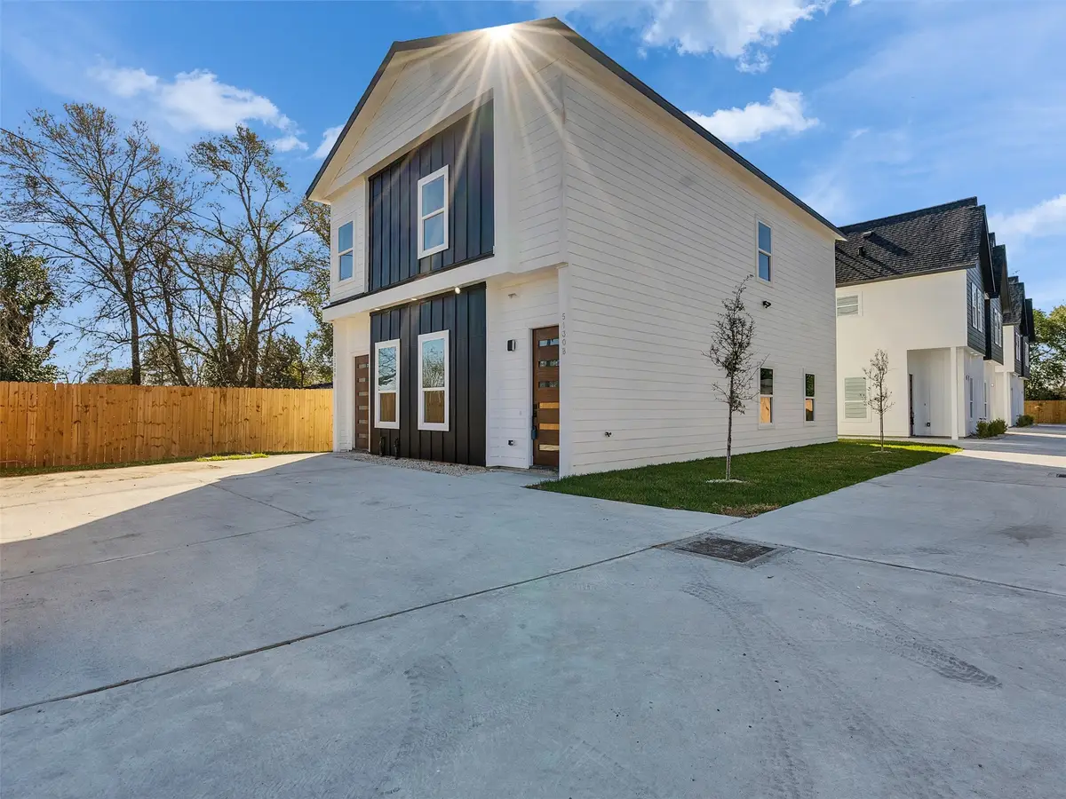 8611-8613 Manus, Houston, TX 77093 - #1