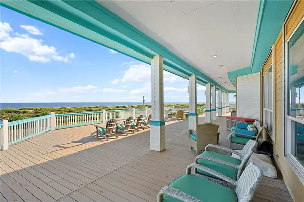 680 Villa Drive, Crystal Beach, TX 77650