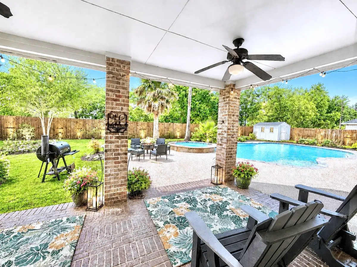 2410 Lakeway Drive, Friendswood, TX 77546 - #1