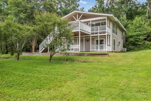 671 Lakeview Harbor, Onalaska, TX 77360