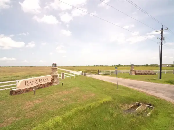102 Redfish Way, Port Lavaca, TX 77979