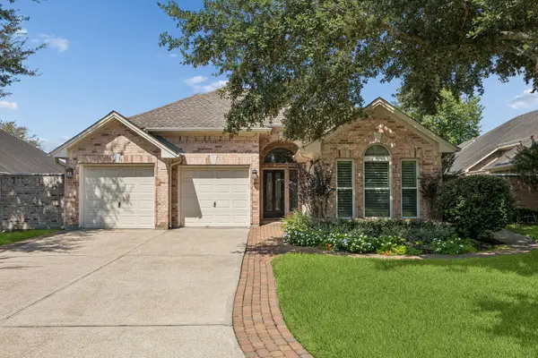 2322 Fairway Pointe Drive, League City, TX 77573