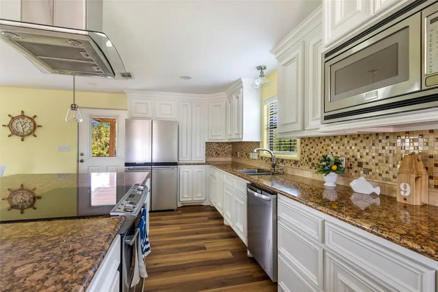 309 Oak Island Drive, Anahuac, TX 77514 - #2