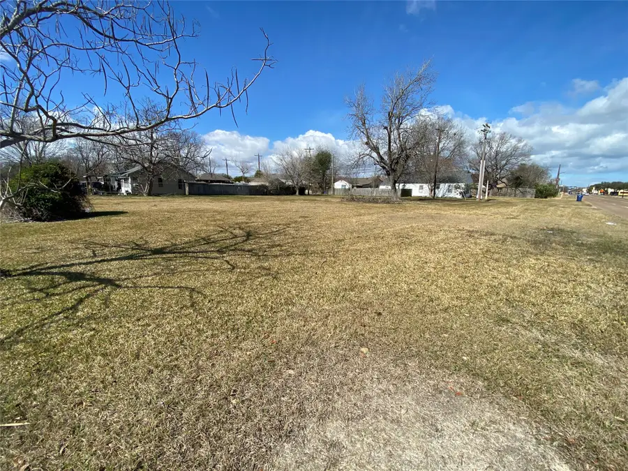 2102 6th Avenue N, Texas City, TX 77590 - Image #3