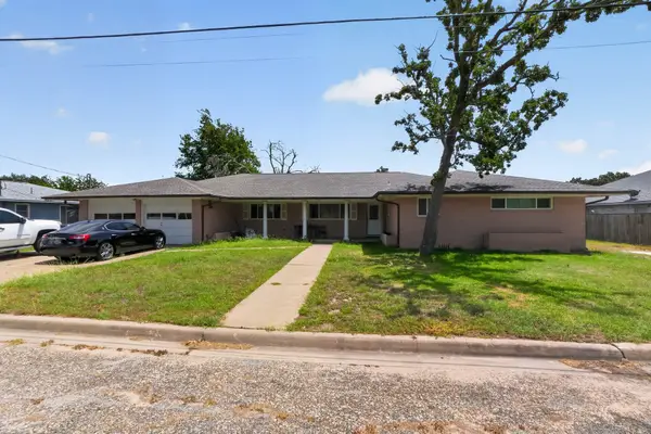380 S Wilson Avenue, Giddings, TX 78942