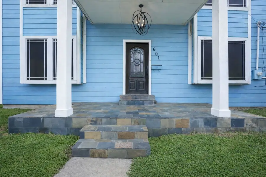 601 W Cleveland Street, Baytown, TX 77520 - #2