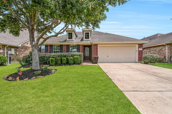 318 Lake Line Drive, Alvin, TX 77511