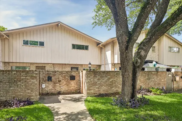 7826 Woodway Drive #7826, Houston, TX 77063