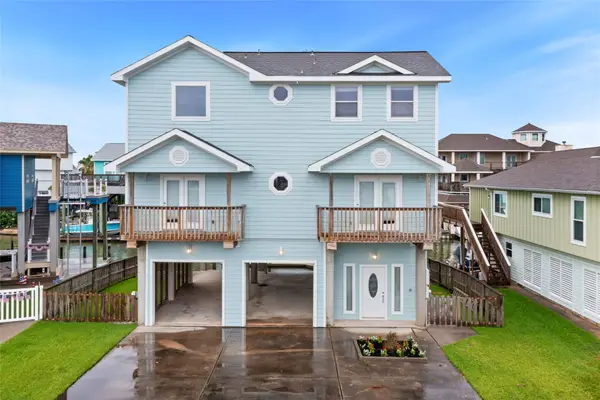 1110 Papeete Street, Tiki Island, TX 77554