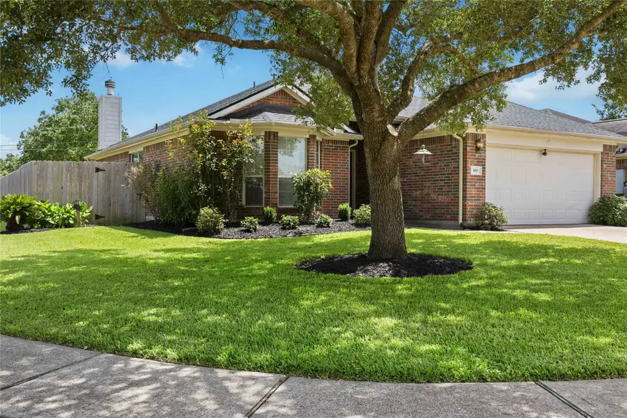 398 Henry Street, Alvin, TX 77511 - #2