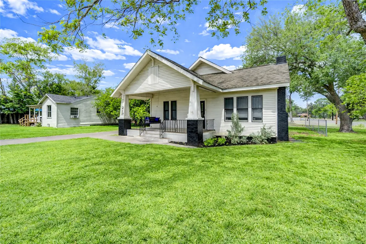 211 E West Street, El Campo, TX 77437 - #1