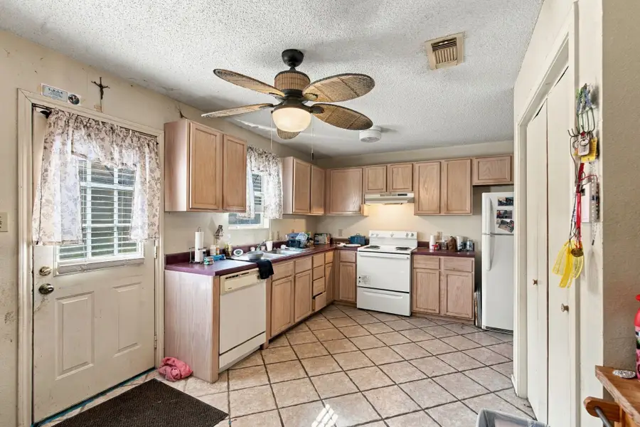 536 Agnes Street, El Campo, TX 77437 - #3