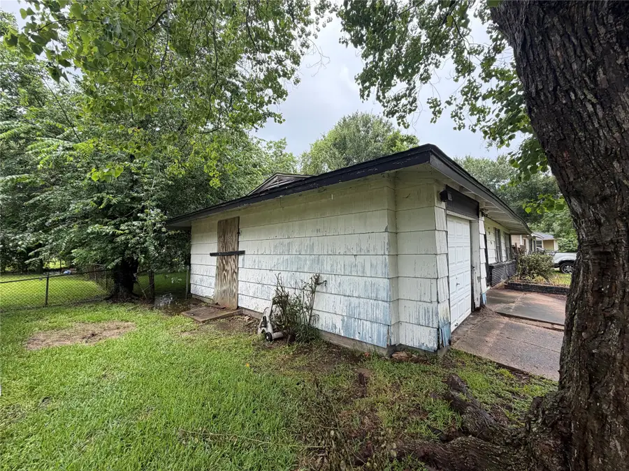 5935 Glenhurst Drive, Houston, TX 77033 - #2