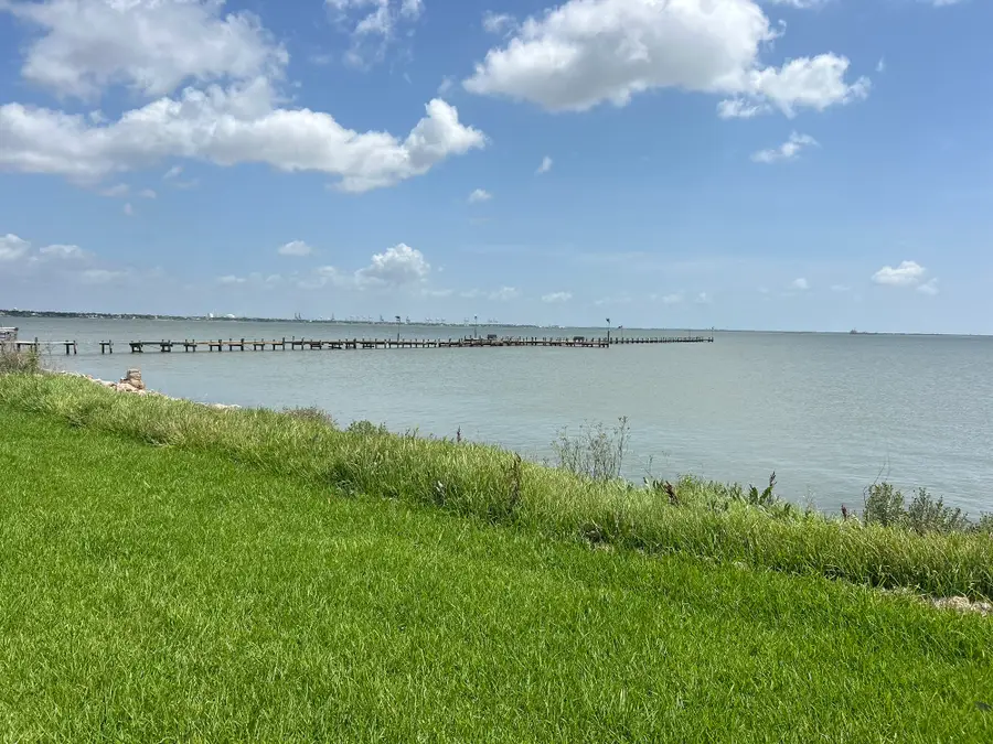 516 Meadowlawn Street, La Porte, TX 77571 - #3