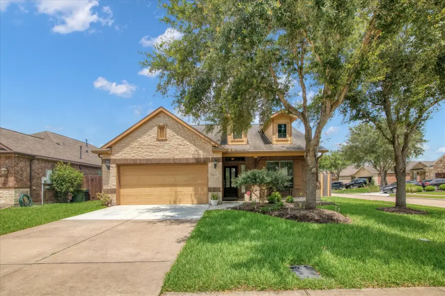 3215 W Trail Drive, Pearland, TX 77584 - Image #2