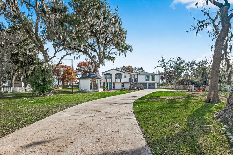 29927 County Road 25, Damon, TX 77430 - Image #3