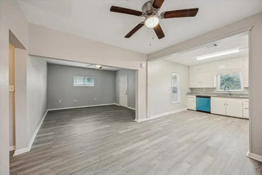 710 E Magnolia Street, Angleton, TX 77515 - #3