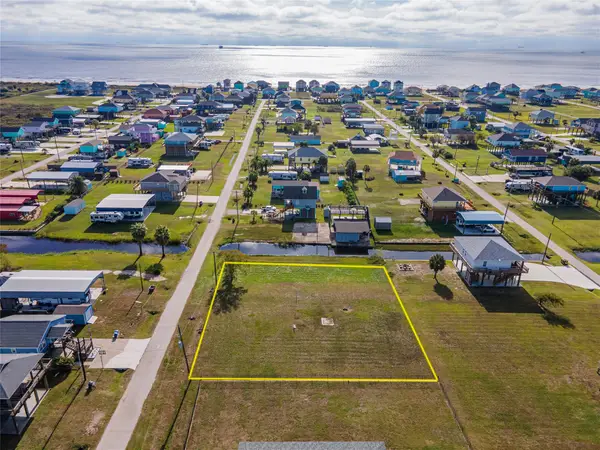 955 S Selwyn Road, Crystal Beach, TX 77650