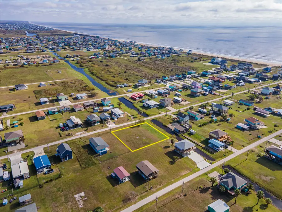 955 S Selwyn Road, Crystal Beach, TX 77650 - #2