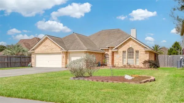 112 Indian Warrior Trail, Lake Jackson, TX 77566