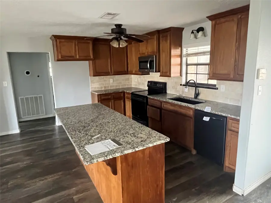 407 Branding Iron Circle, Angleton, TX 77515 - #3