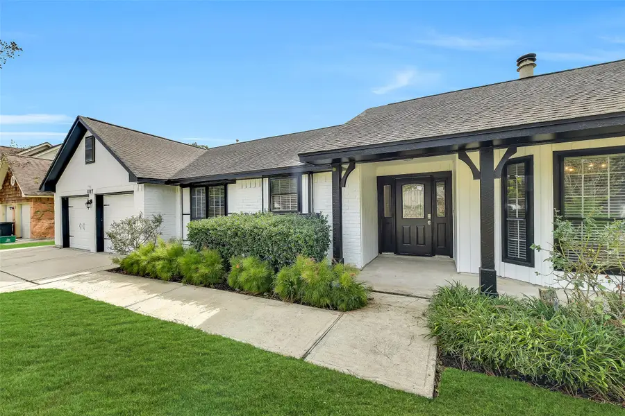 807 Sandringham Drive, Friendswood, TX 77546 - #2