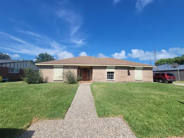 2626 Beluche Drive, Galveston, TX 77551