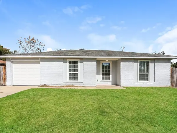 16739 Forest Bend Avenue, Friendswood, TX 77546