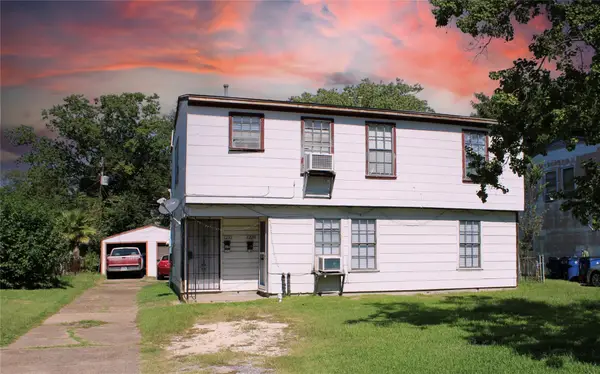 1210 6th Avenue N, Texas City, TX 77590