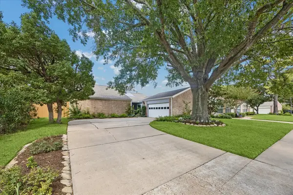 11402 Overbrook Lane, Houston, TX 77077