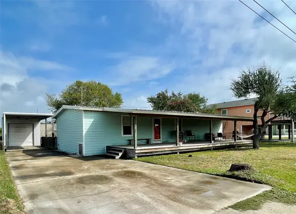 904 W Harrison Avenue, Port O Connor, TX 77982