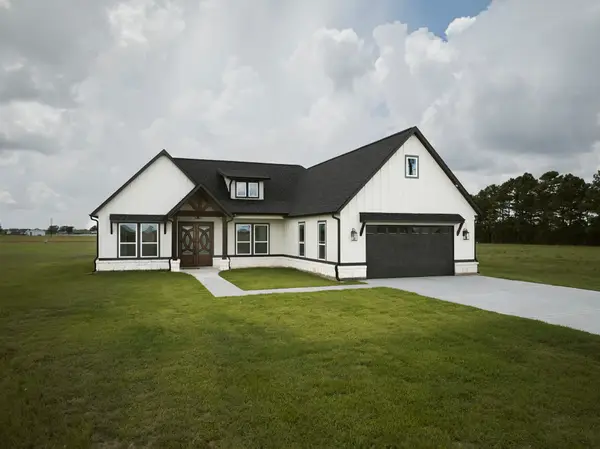 565 Longhorn Trail, Angleton, TX 77515