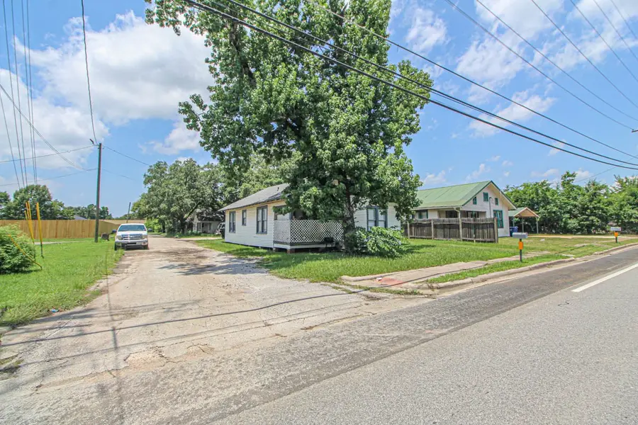 1203 N Houston Avenue, Livingston, TX 77351 - #2