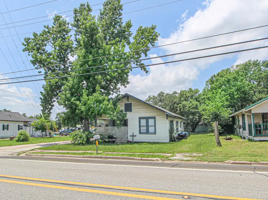 1203 N Houston Avenue, Livingston, TX 77351 - #3