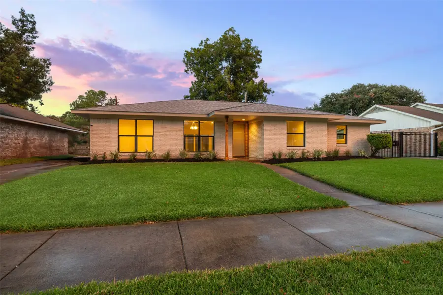 6110 Yarwell Drive, Houston, TX 77096 - Image #3