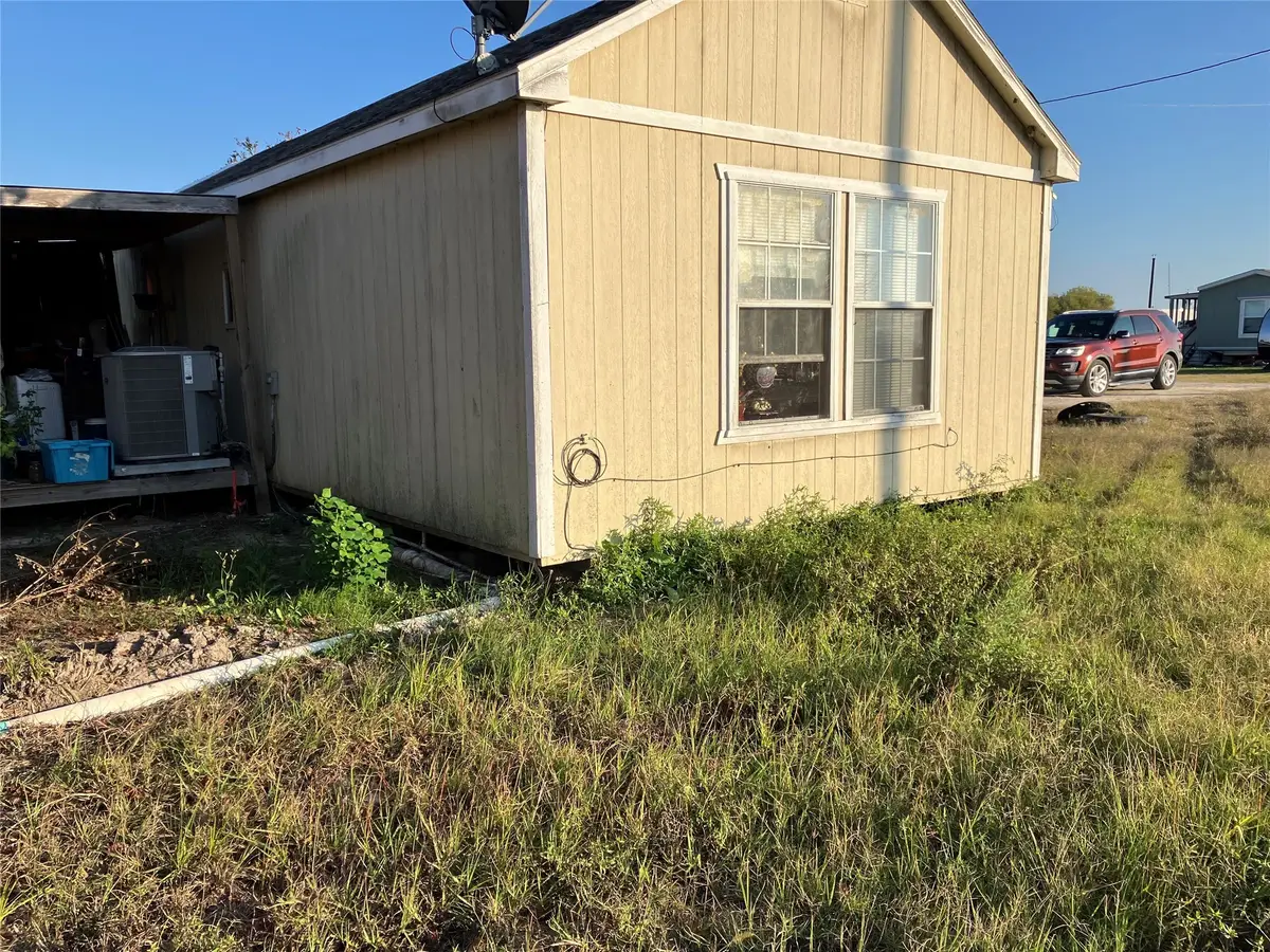 106 Avalon, Palacios, TX 77465 - Image #1