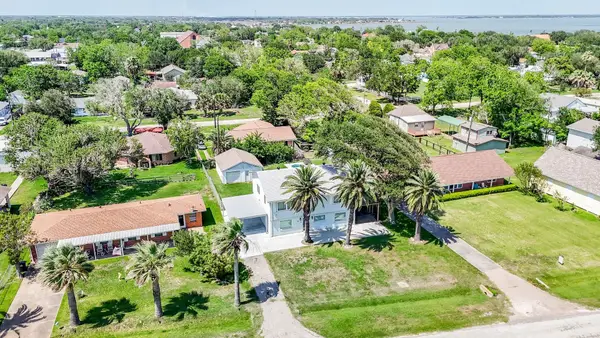 204 S Bay Boulevard, Palacios, TX 77465