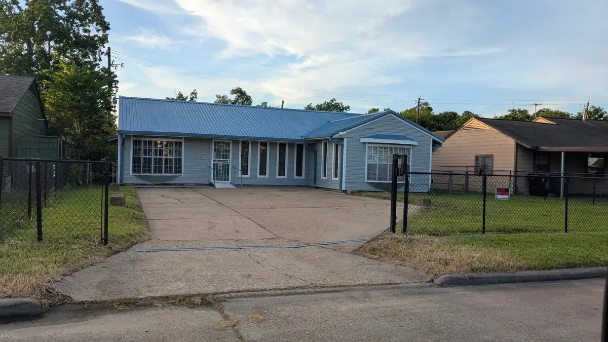 5711 Doolittle Boulevard, Houston, TX 77033 - #1