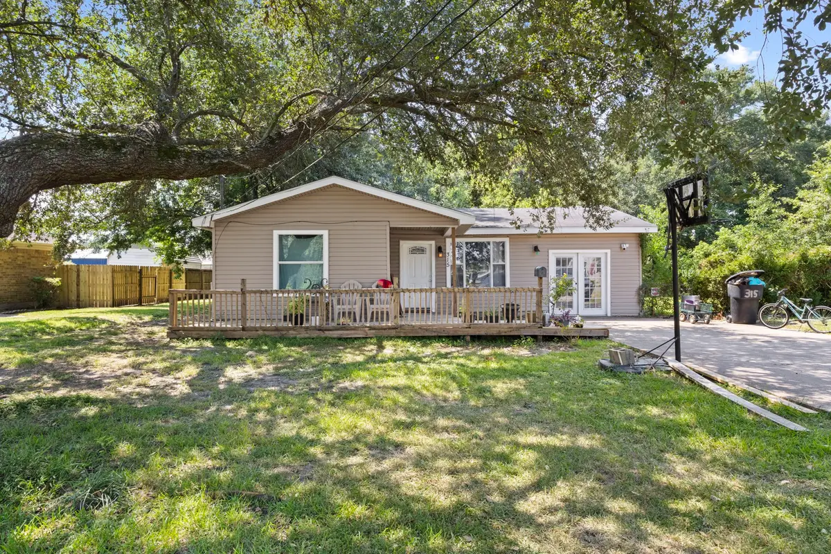 315 N 3rd Street, Nederland, TX 77627 - #1