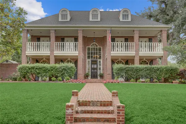 62 Pipers Walk, Sugar Land, TX 77479