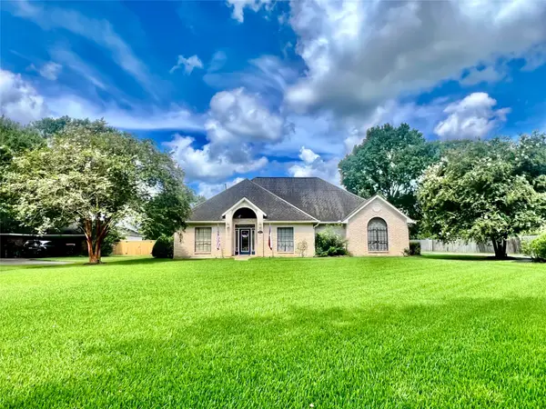 6005 Lakeside Drive, Liberty, TX 77575